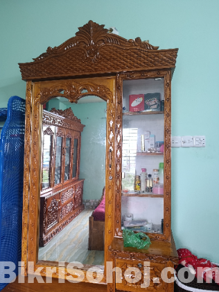 একটি রোড সিরিজ কার্টে ড্রেসিং টেবিল